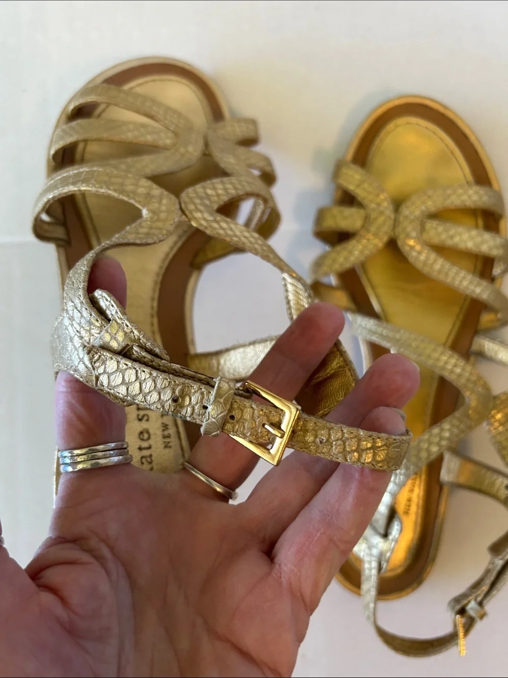KATE SPADE METALLIC GOLD TONED EMBOSSED LEATHER TRIM SANDALS SIZE 91/2